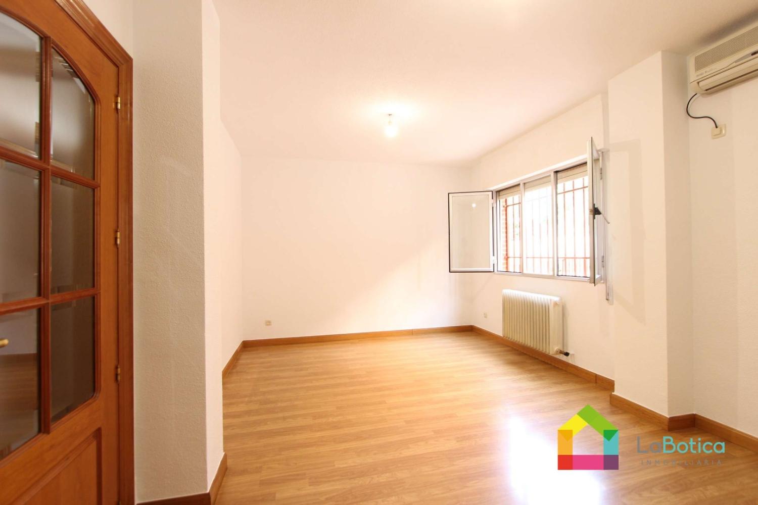 Piso En Venta en Santa Barbara, por la Botica Inmobiliaria
