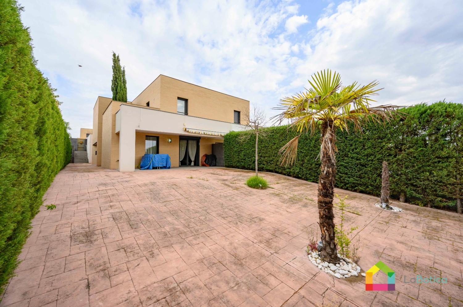 Piso En Venta en Olias del Rey, por la Botica Inmobiliaria