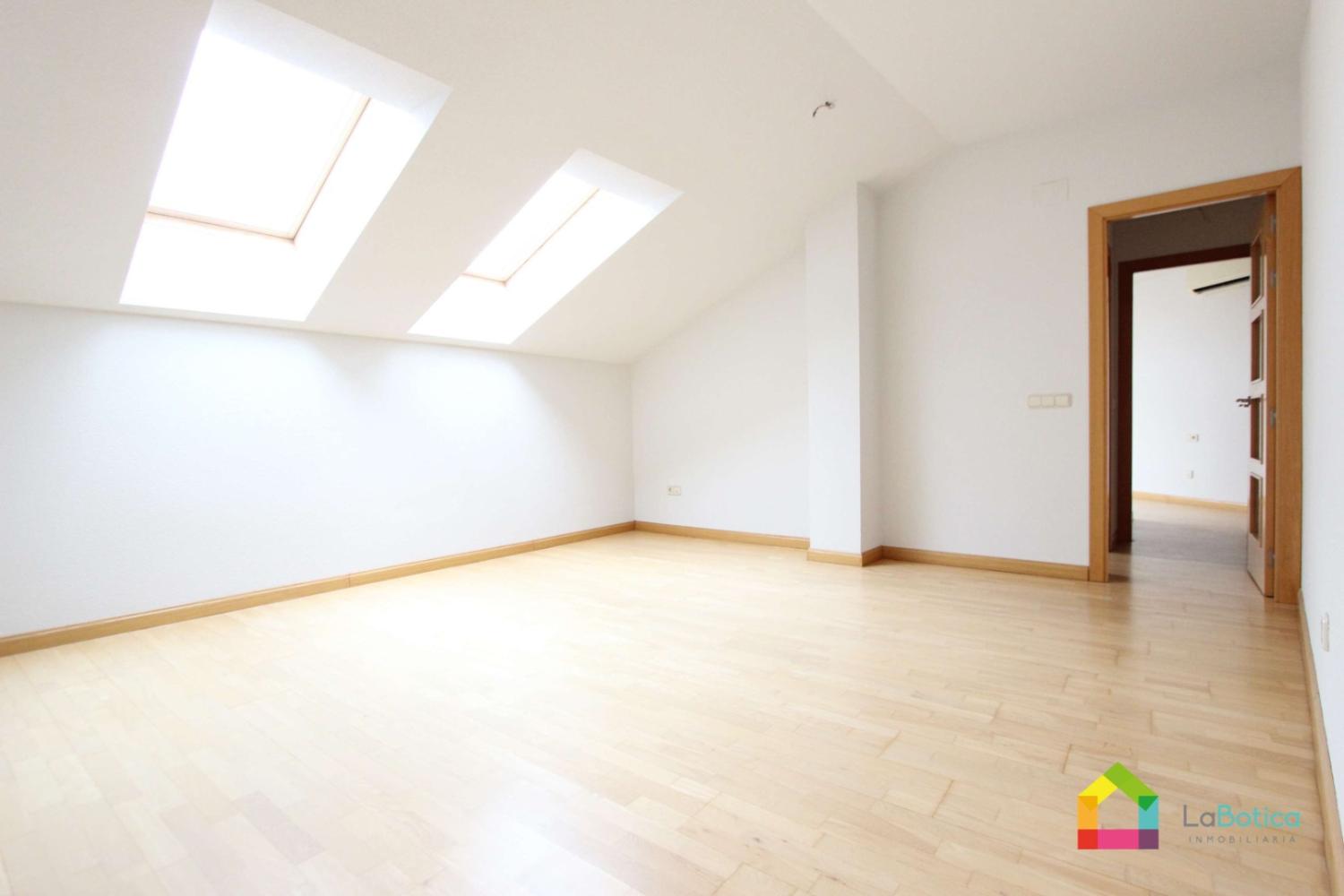 Piso En Venta en Bargas, por la Botica Inmobiliaria